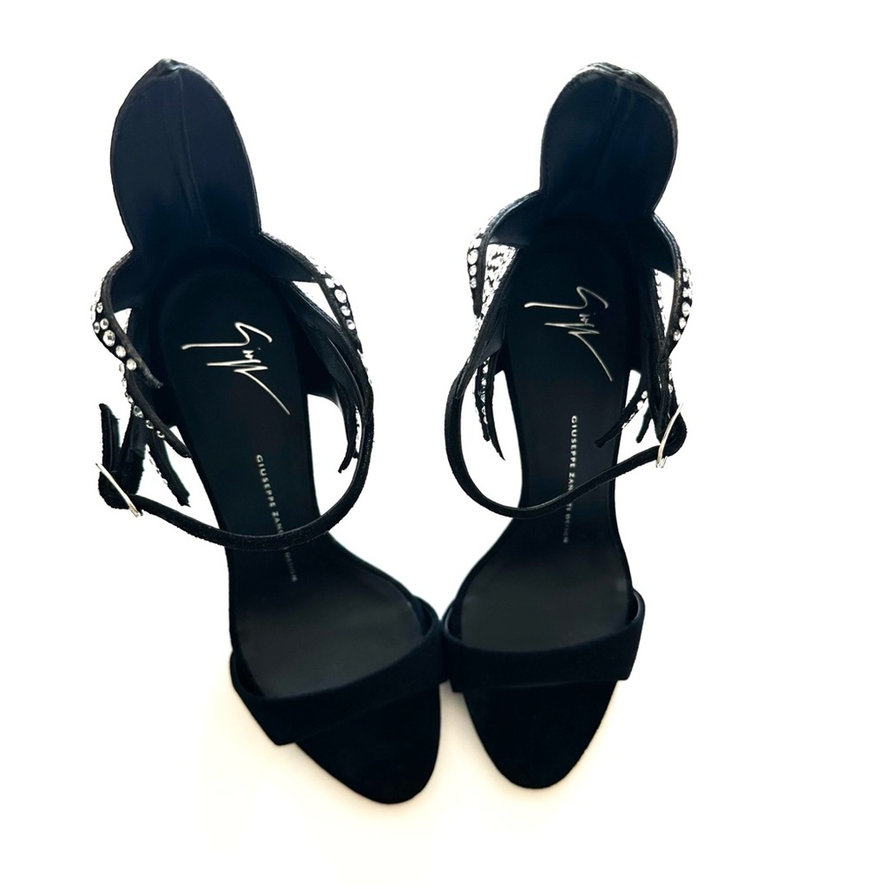 Giueseppe Zanotti Limited
Edition Starburst Rhinestone & Suede Heels Size 38 NIB - Picture 5 of 16